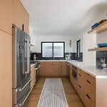 Pacific Breeze - Modern Venice Beach Home